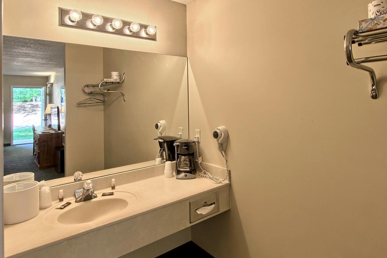 The Legend Cottage Inn Bellaire Екстер'єр фото