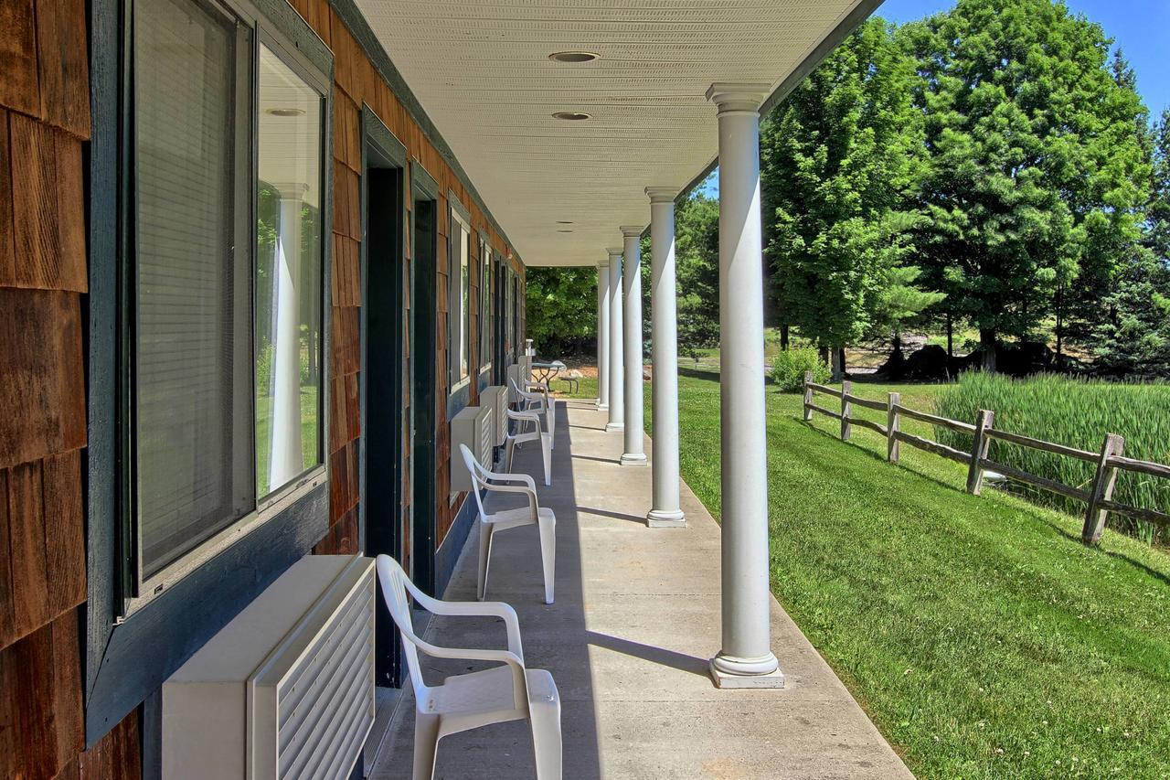 The Legend Cottage Inn Bellaire Екстер'єр фото